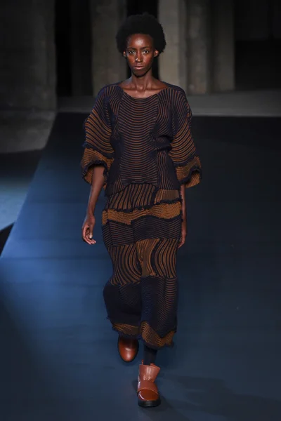 Look 11